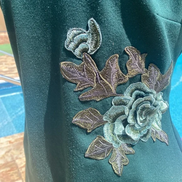 New York & Company Emerald Green Embroidered Top and Midi Skirt - Picture 4 of 5